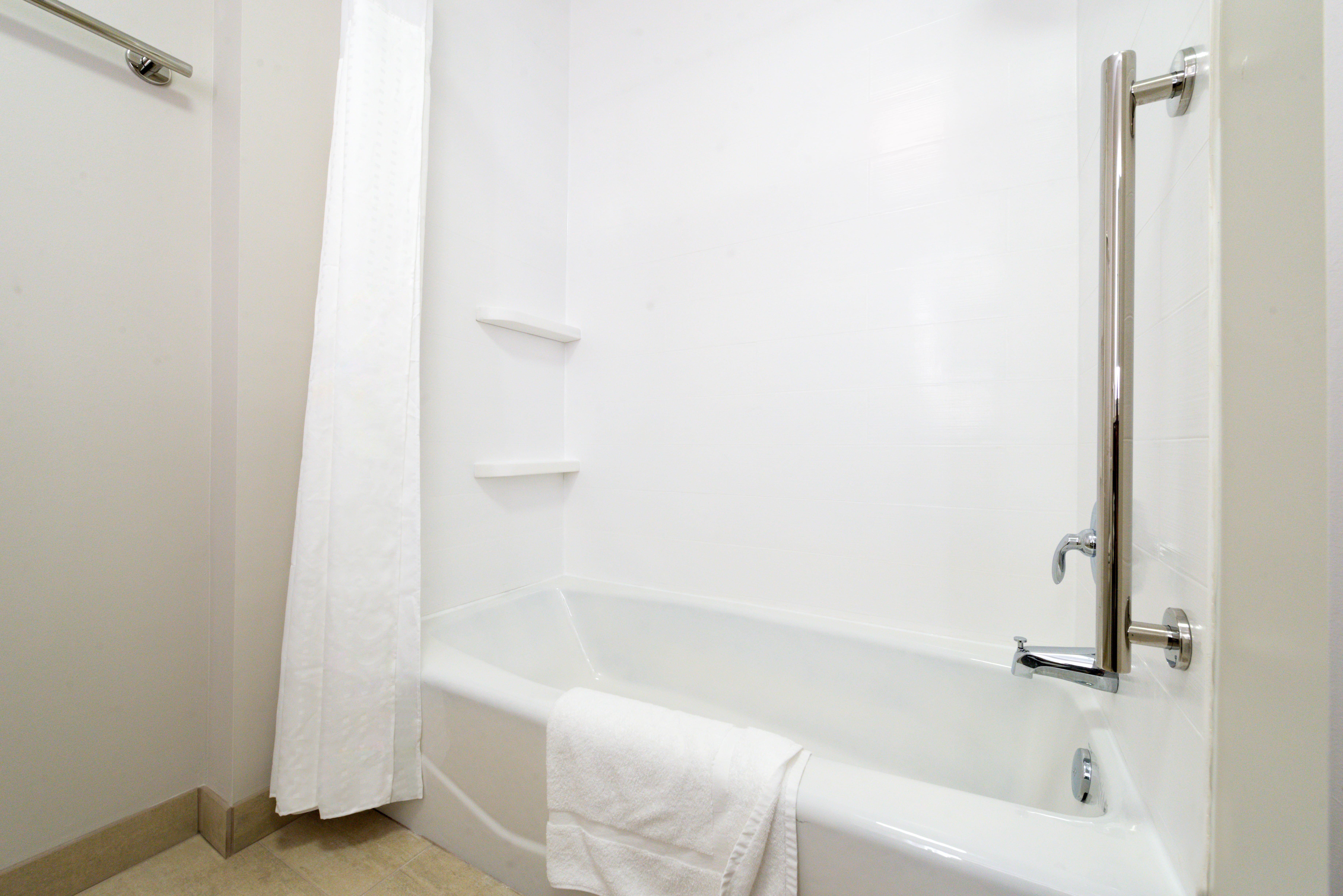 غرفة بسريرين كوين لذوي الإعاقة، Holiday Inn Express And Suites Ottumwa 6/8