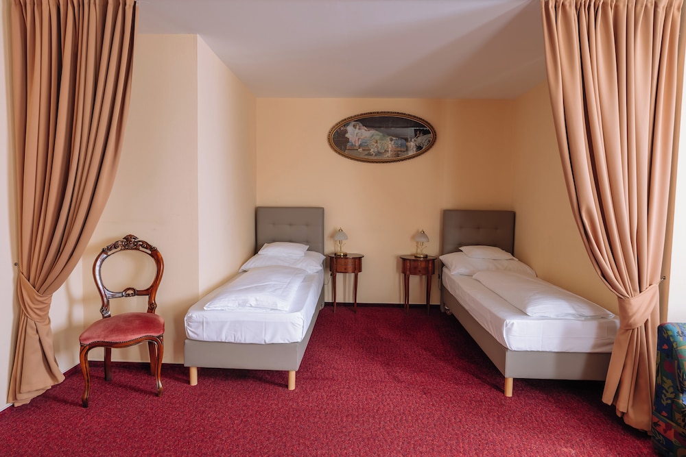 Pannonia Hotel 18/50