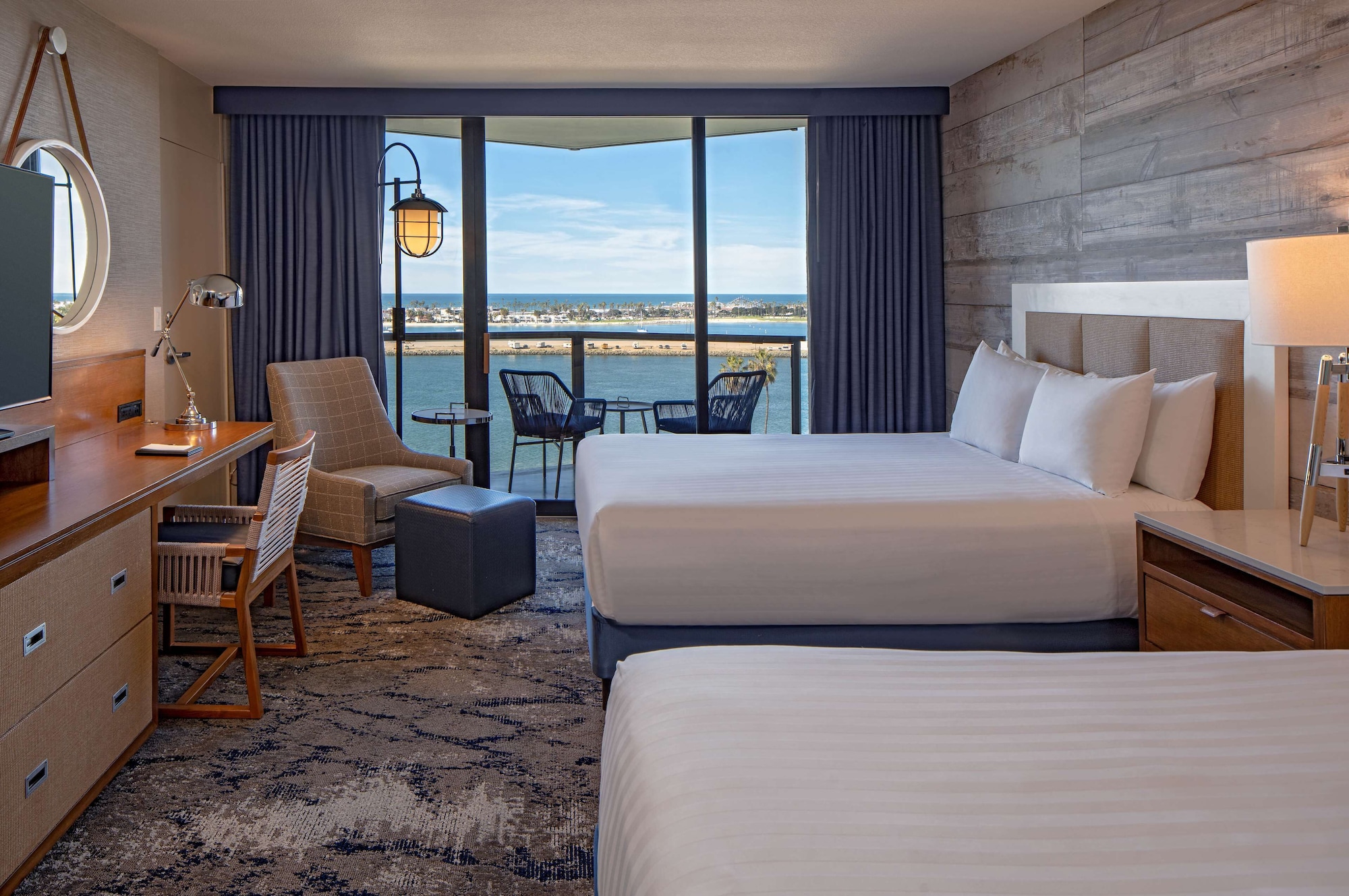 SUITE, MARINA VIEW, CORNER