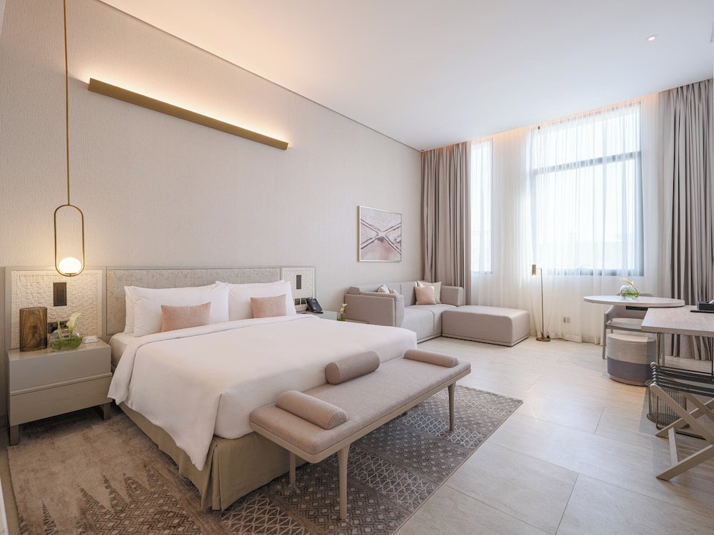 Grand, King Bed, Arabella Beach Hotel Kuwait, Vignette Collection 2/7