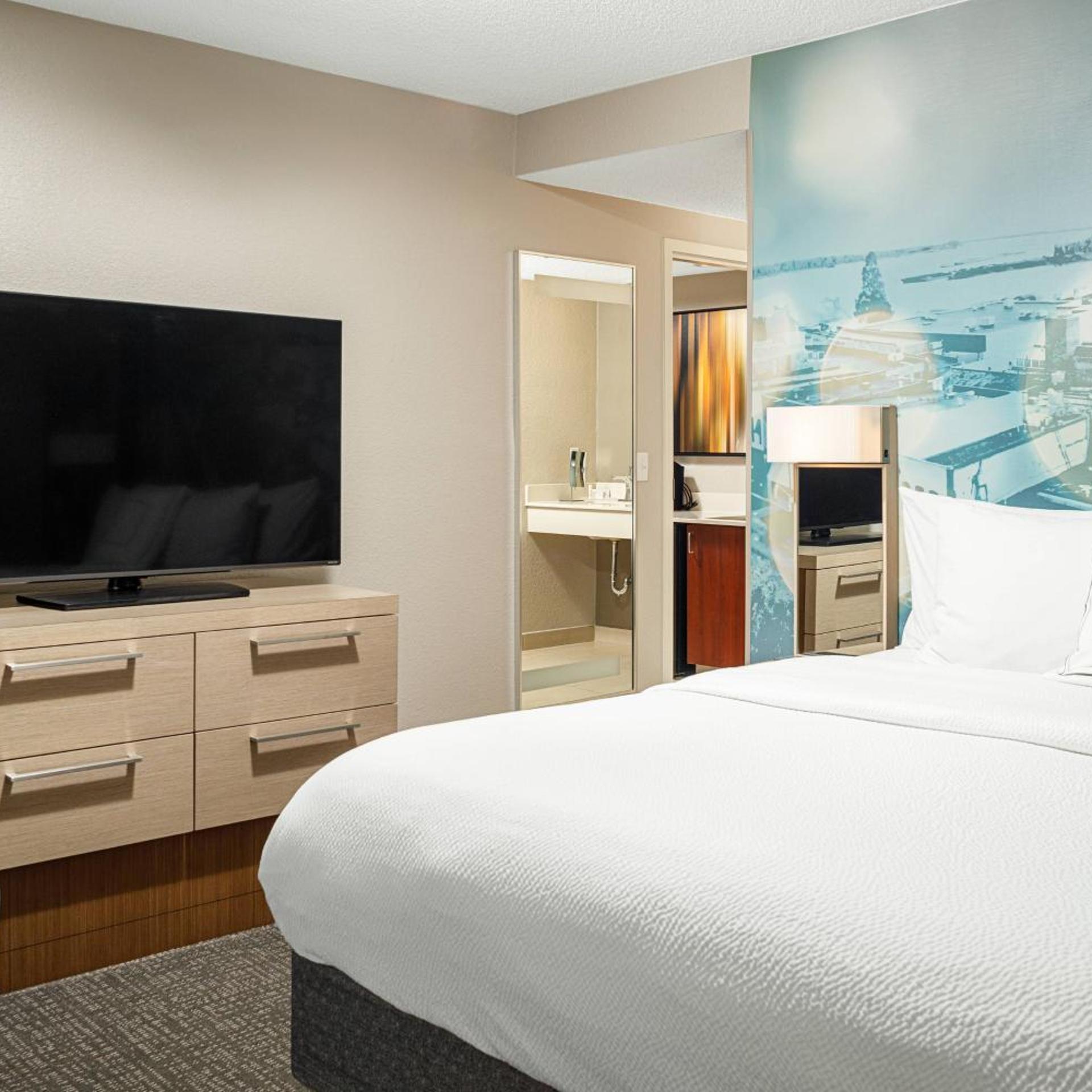 Suite, King Bed, Shared Patio, Sofa