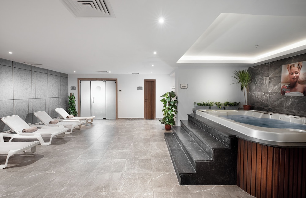swimming pool spa