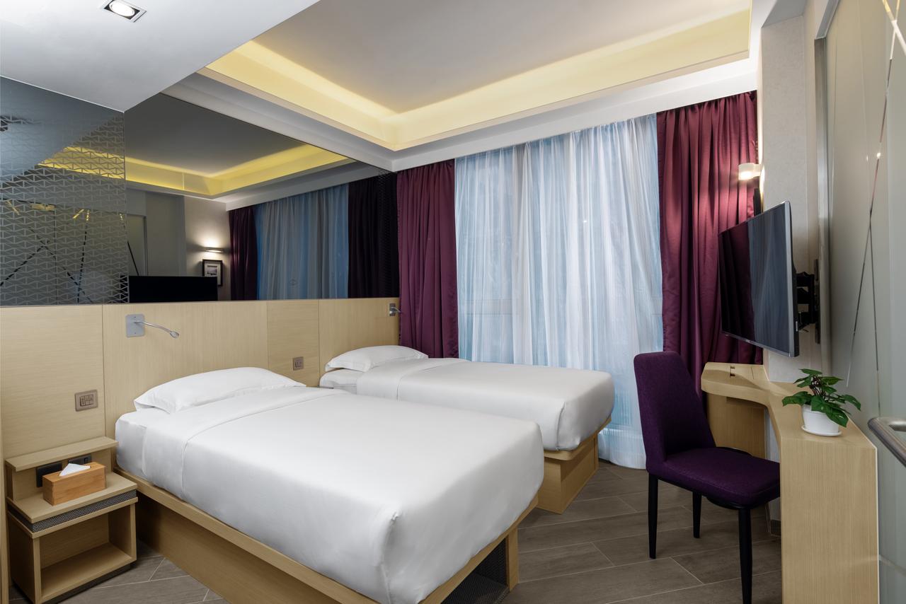 Starphire, City, Twin Beds