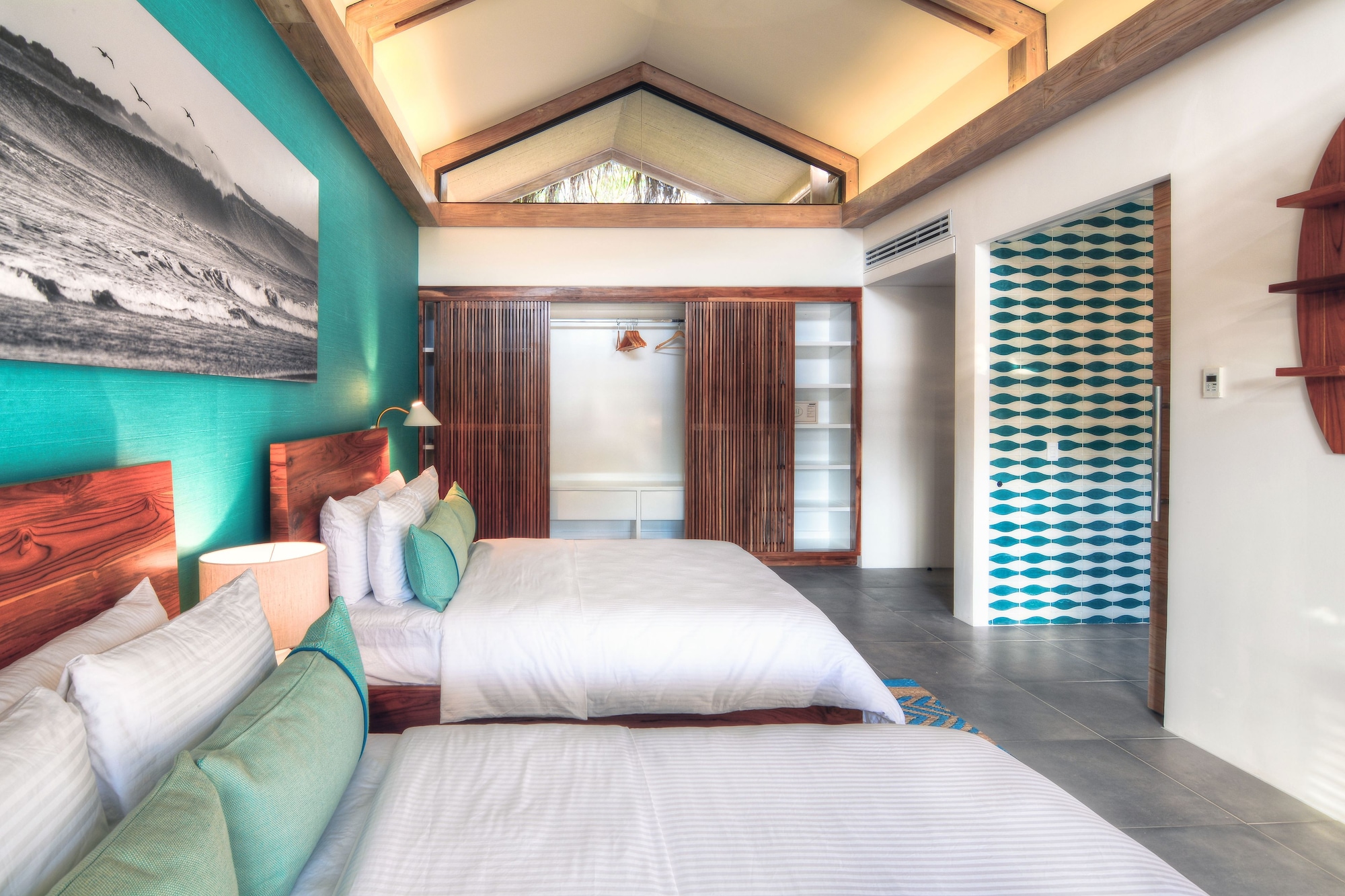 PLUS, PREMIUM, 2 QUEEN BEDS