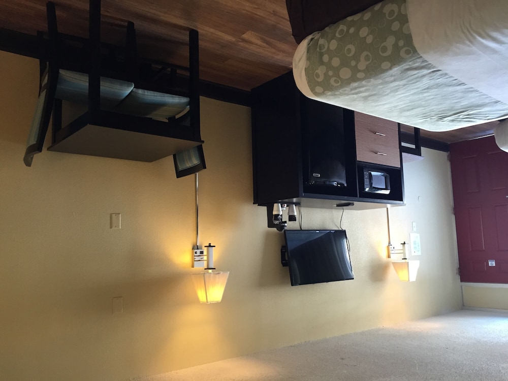 Blu Atlantic Oceanfront Hotel Suites 26/59