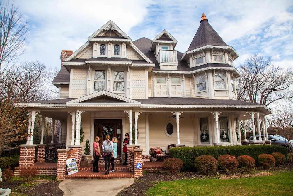 The Victoria B & B 4/71
