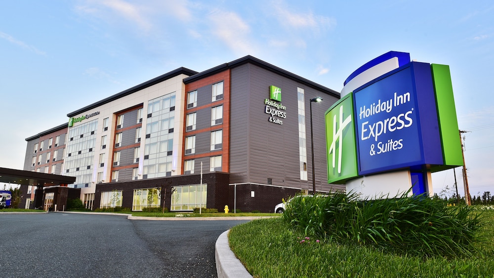 Holiday Inn Express Suites St John S Airport 3/52
