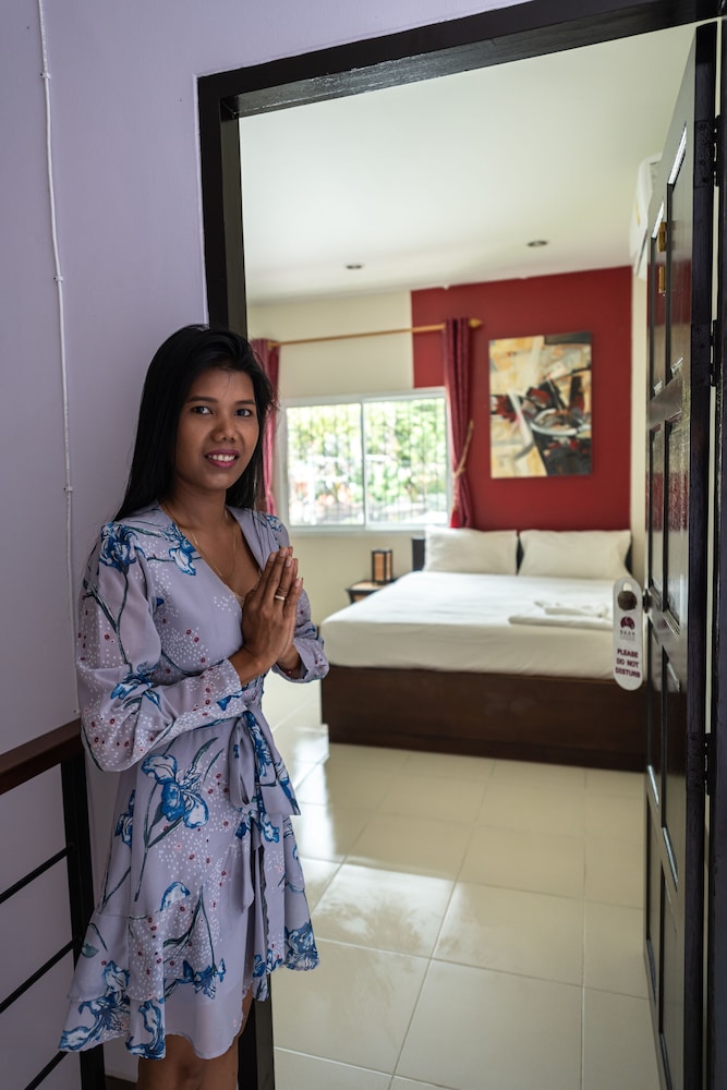 Baan Yuyen Karon Guesthouse 10/76