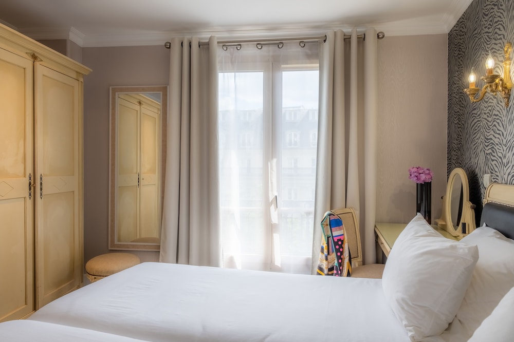 SUPERIOR, DOUBLE OR TWIN BED