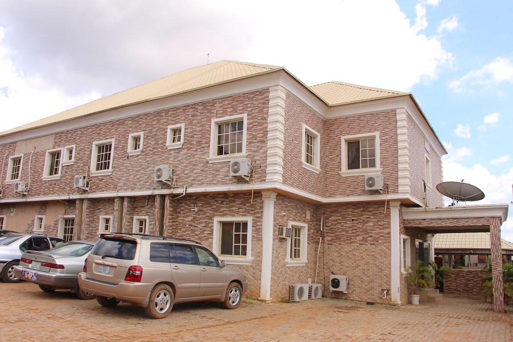 Dubys Suites Dutse 10/12