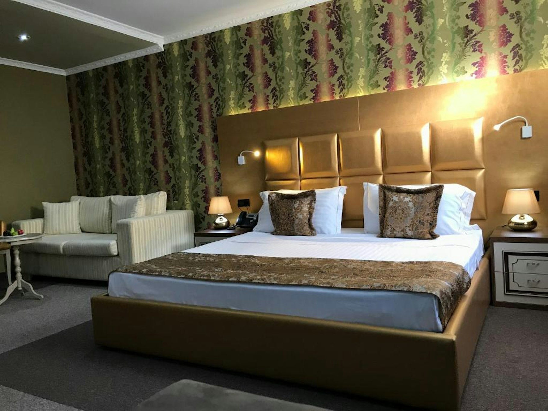 Hotel Deluxe 19/43