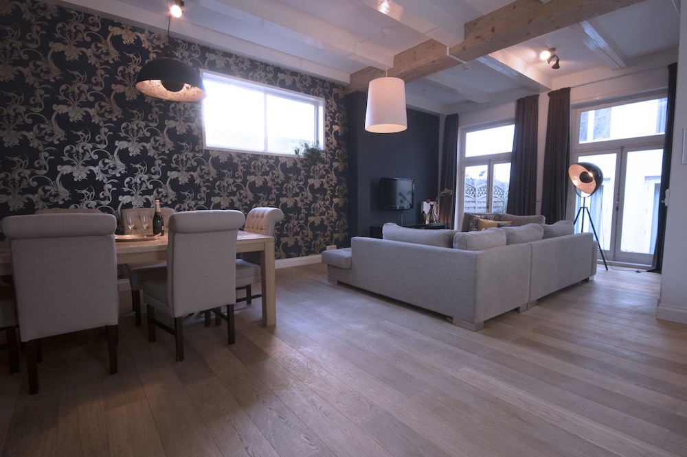 Grand Canal Boutique Hotel 38/58