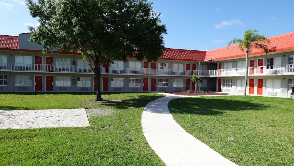 Vero Beach Inn & Suites 77/79