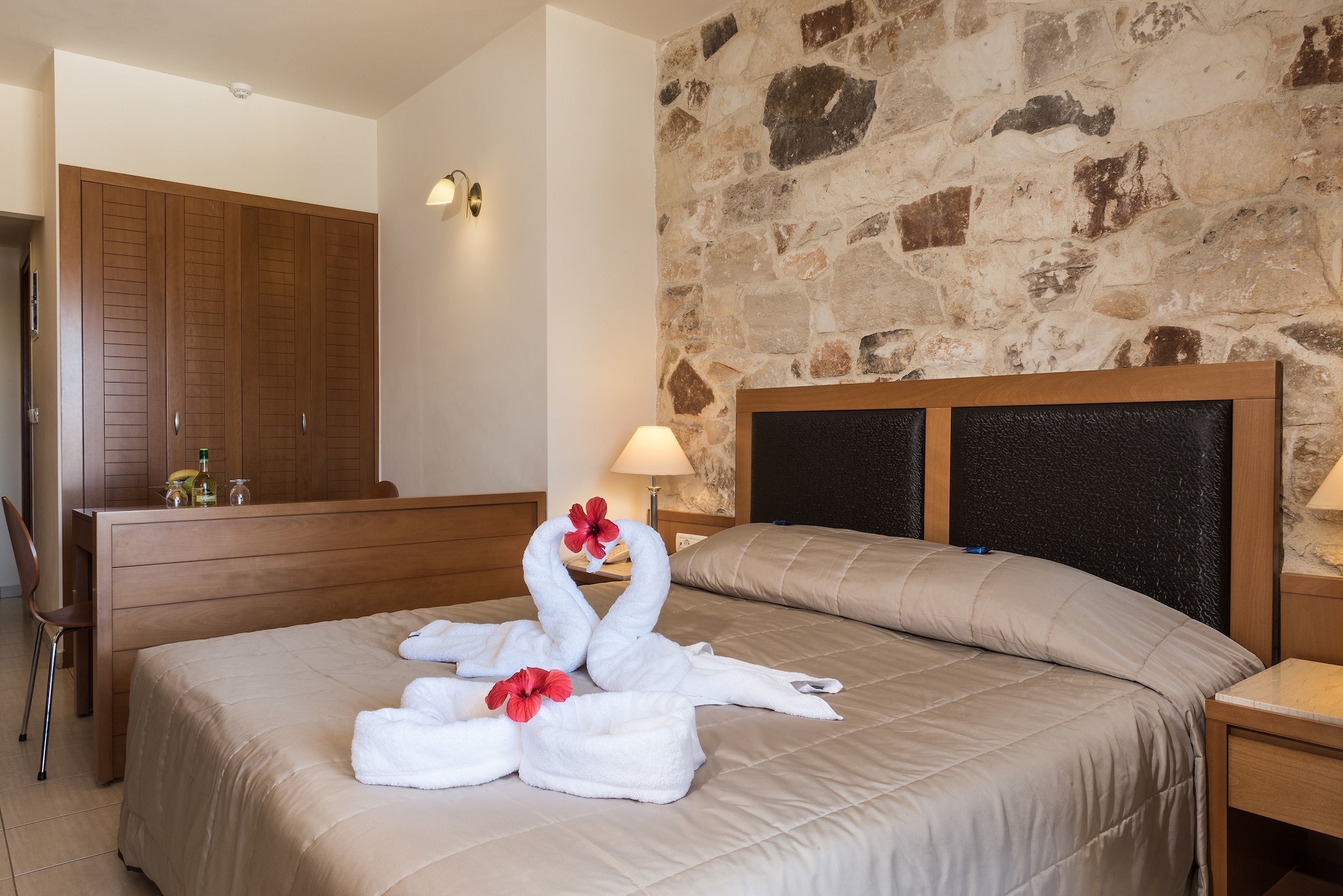 Room, Queen Bed, Inland View, Sofa