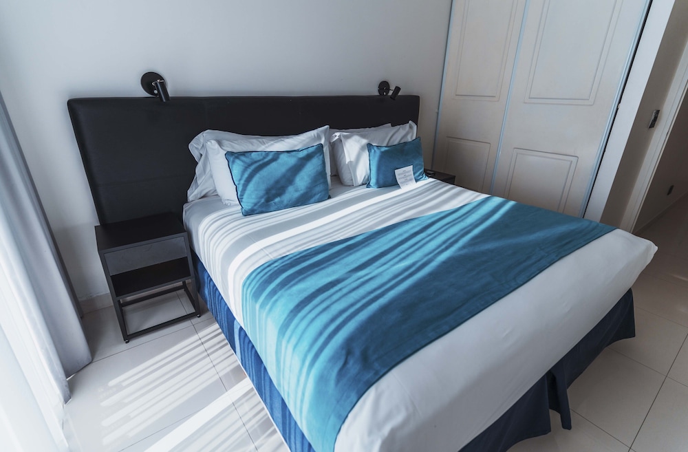 غرفة قياسية بسريرين منفصلين بإطلالة على المدينة، Cyan Recoleta 6/10