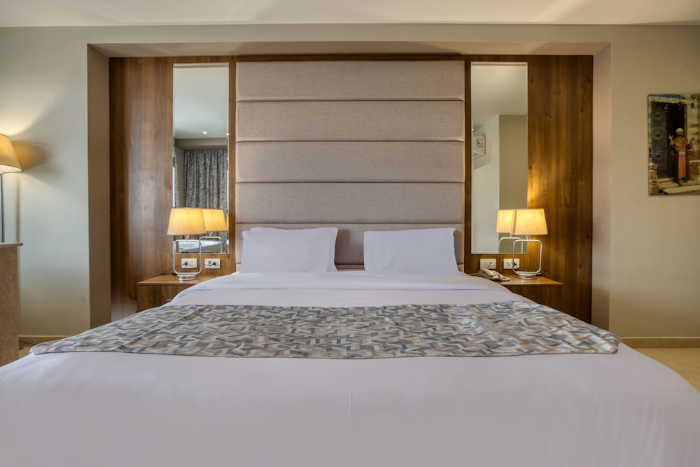 Junior Suite, King Bed, Sofa, Balcony