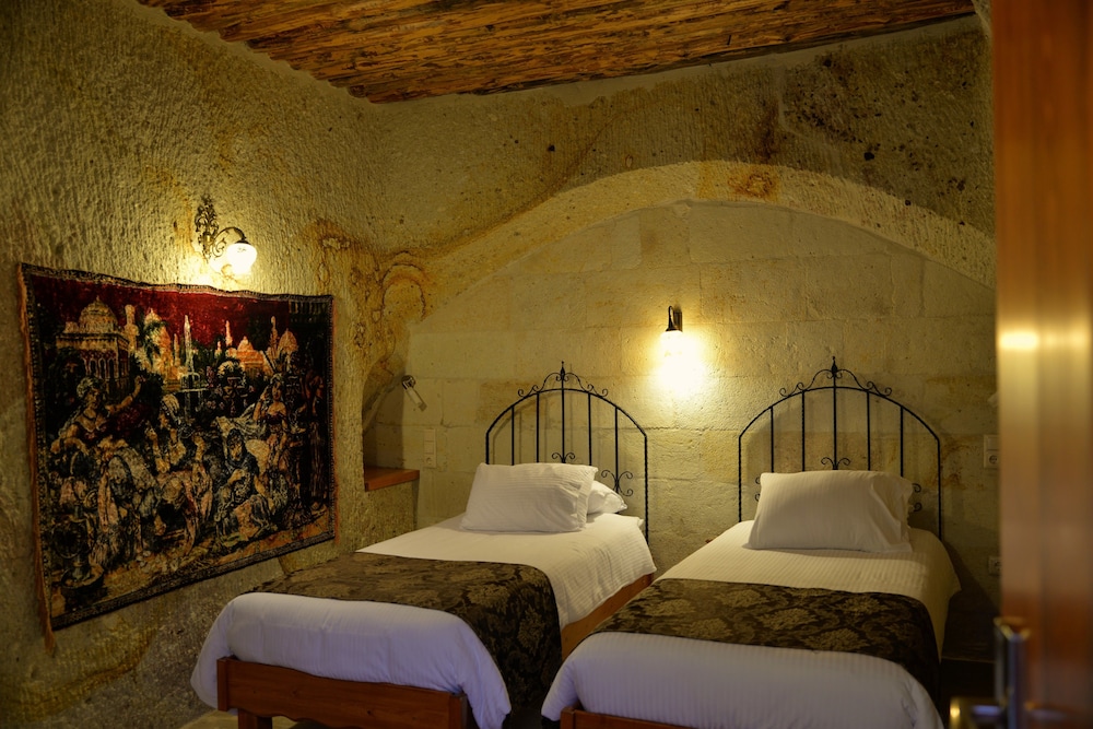 Canyon Cave Hotel 34/69