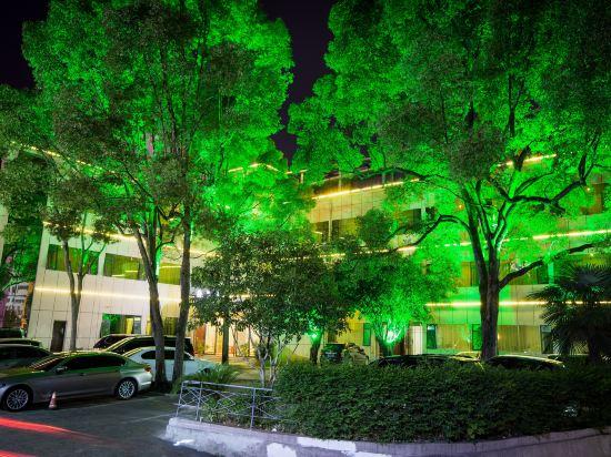 Huaqiao International Hotel 27/30