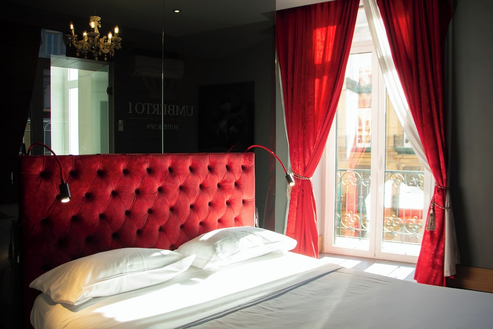 ROYAL, QUEEN BED, CITY VIEW, JETTED TUB