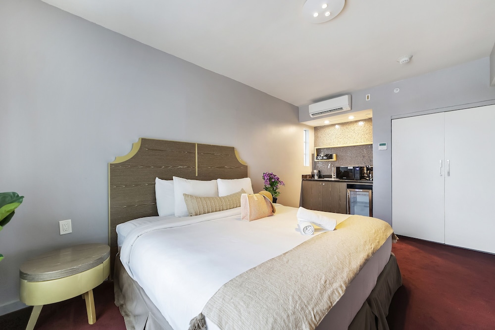 The L Hotel 35/50