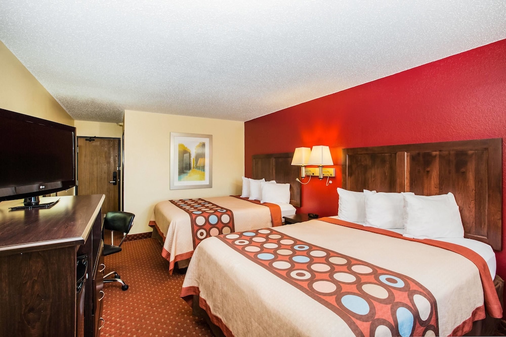 Baymont By Wyndham Cedar Rapids 6/45
