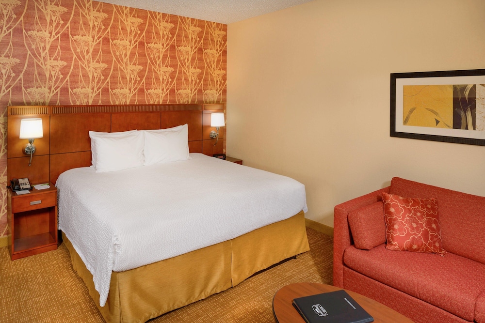 Courtyard by Marriott St Louis Creve Coeur 3/26