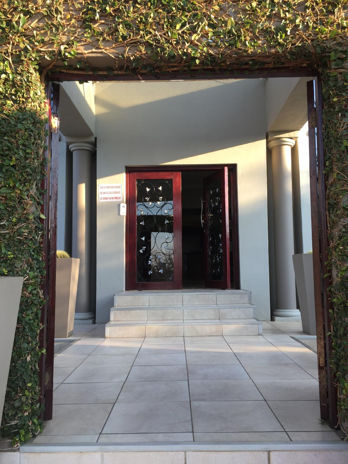 Spacube Luxury Suites and Spa 3/19