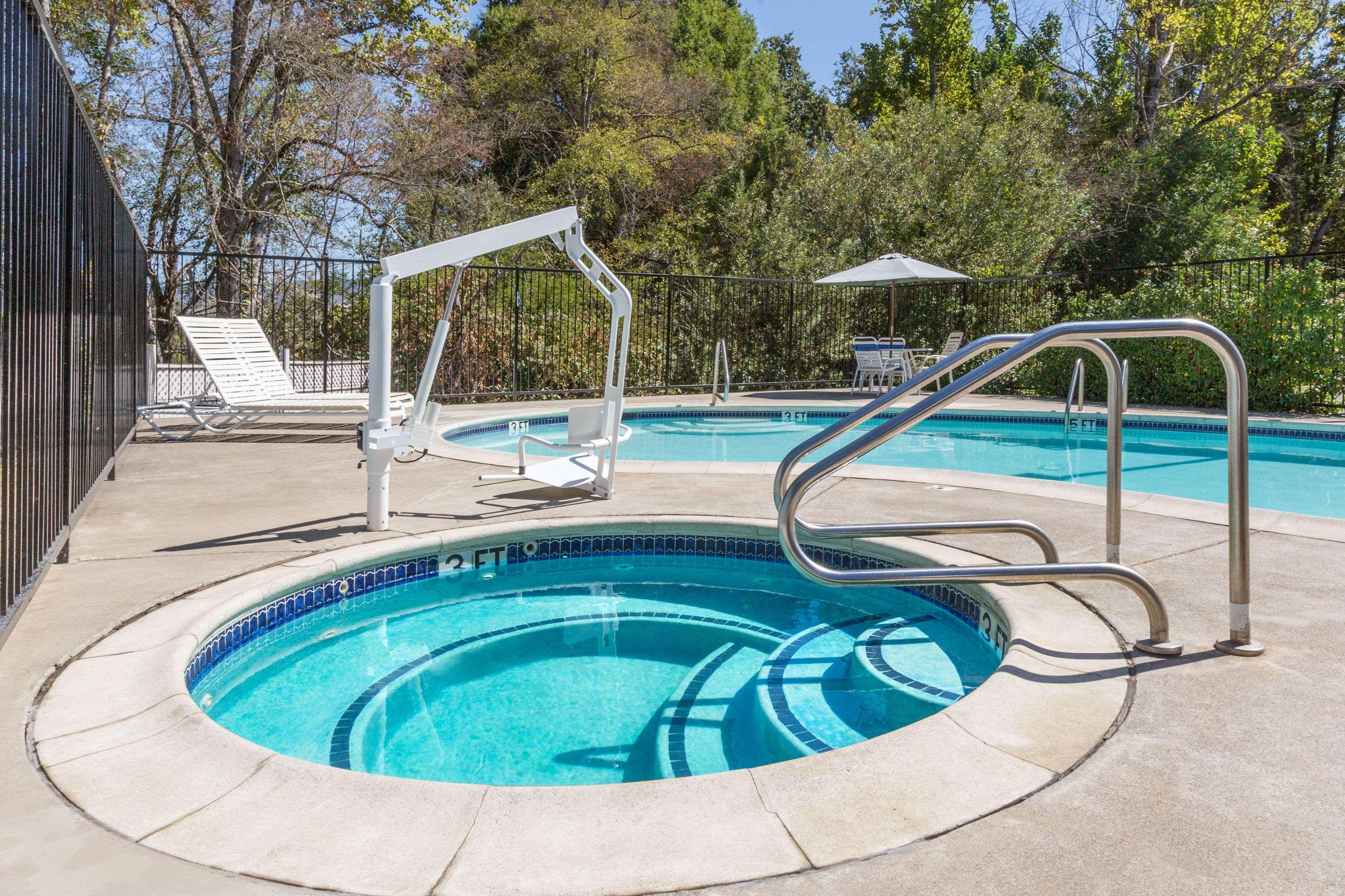 Creekside Inn & Suites 36/47