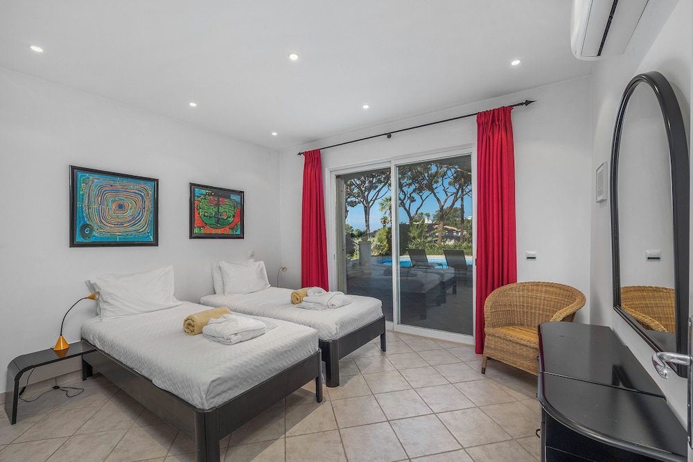 3 Bedrooms, Villa, 1 Queen and 4 Single Beds, Garden View, Pool View