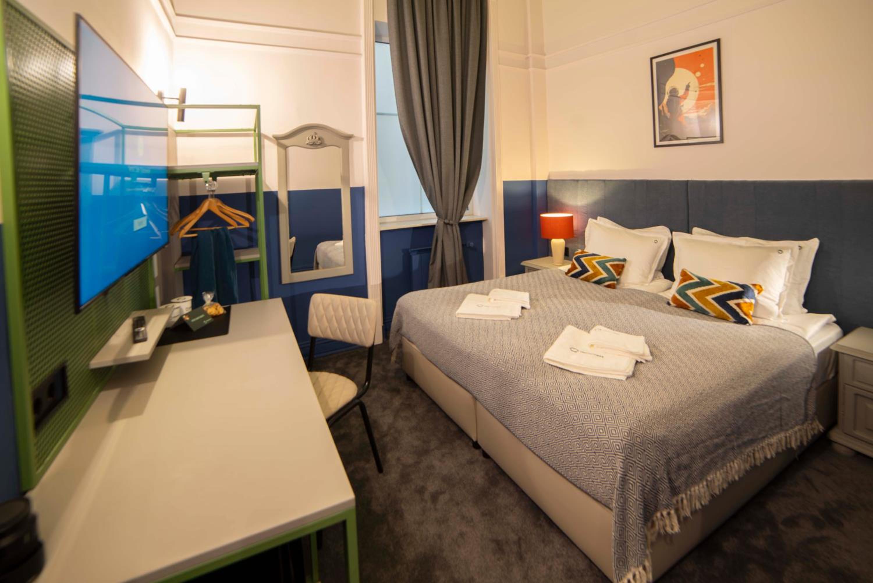 Economy, Double Bed, Interior View, No Window