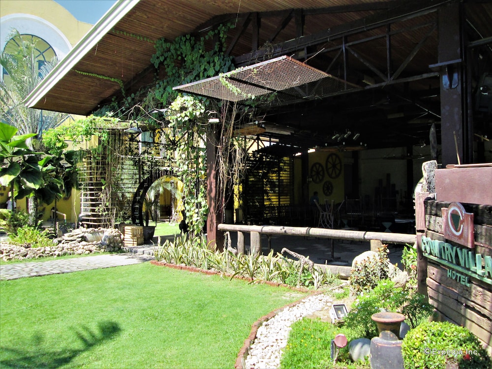 Country Village Hotel 30/37