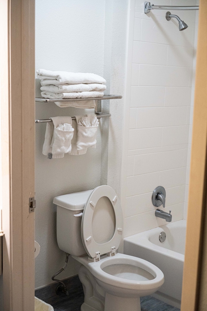 Rodeway Inn & Suites Corpus Christi Northwest 41/42