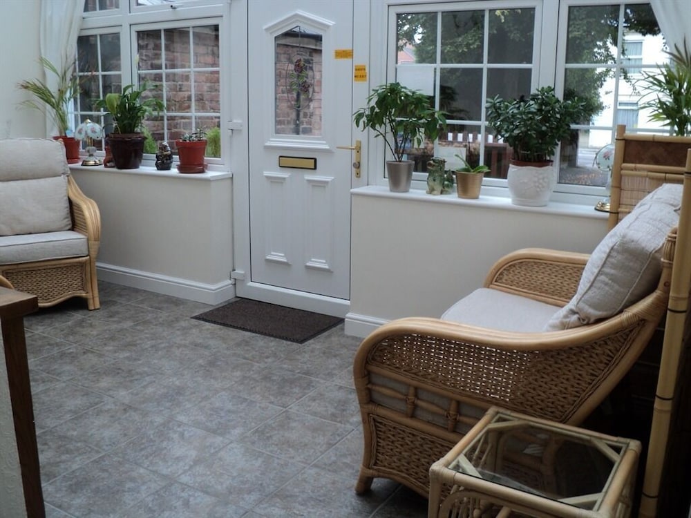 Grove House Guest House 28/34