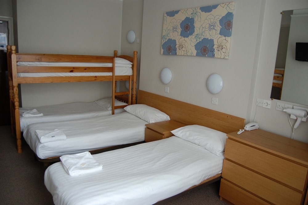 Lords Hotel 29/63