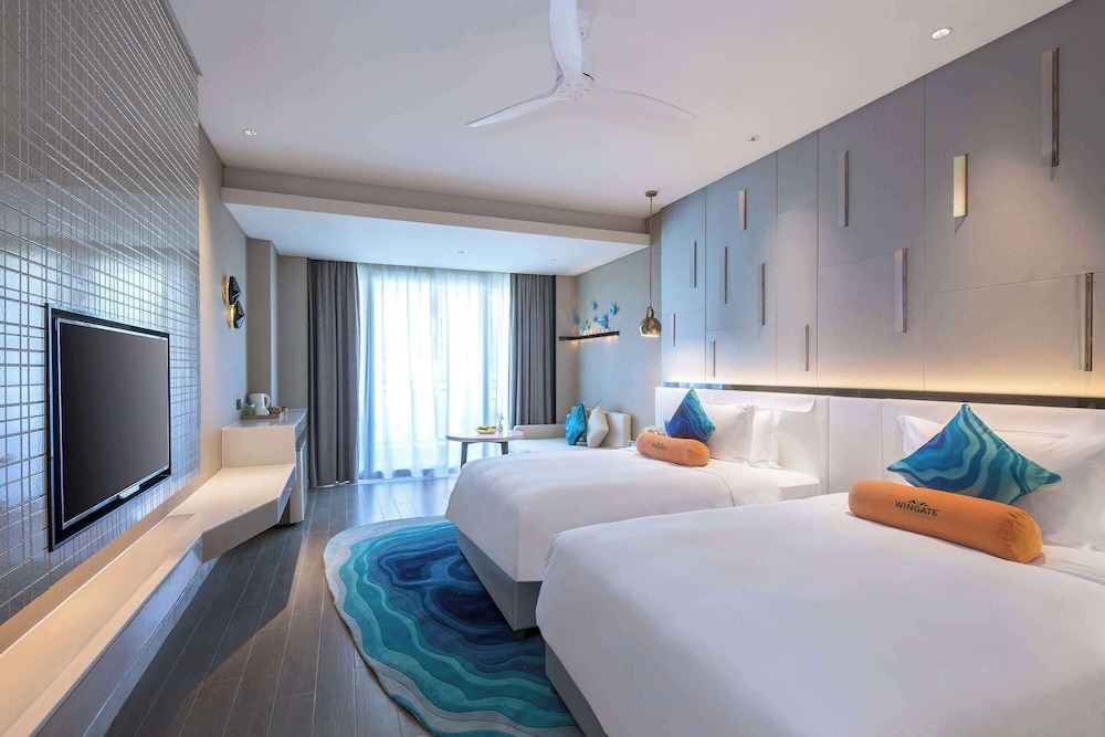 Deluxe, Twin Beds, Smoking