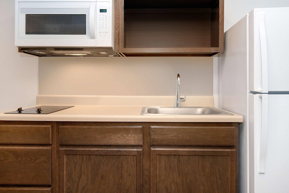 WoodSpring Suites Carol Stream - Chicago 35/37