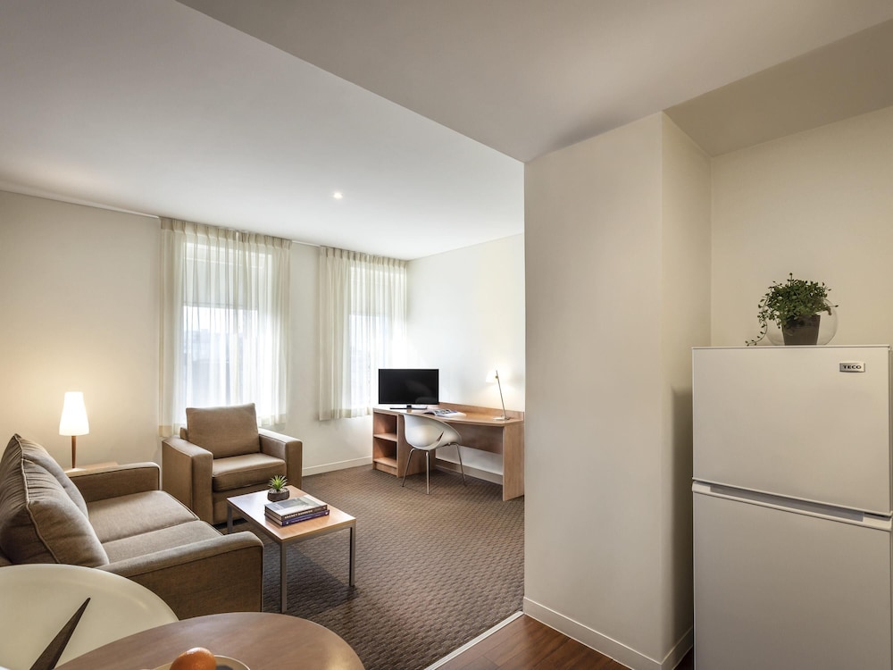 ibis Melbourne Hotel and Apartments 36/70