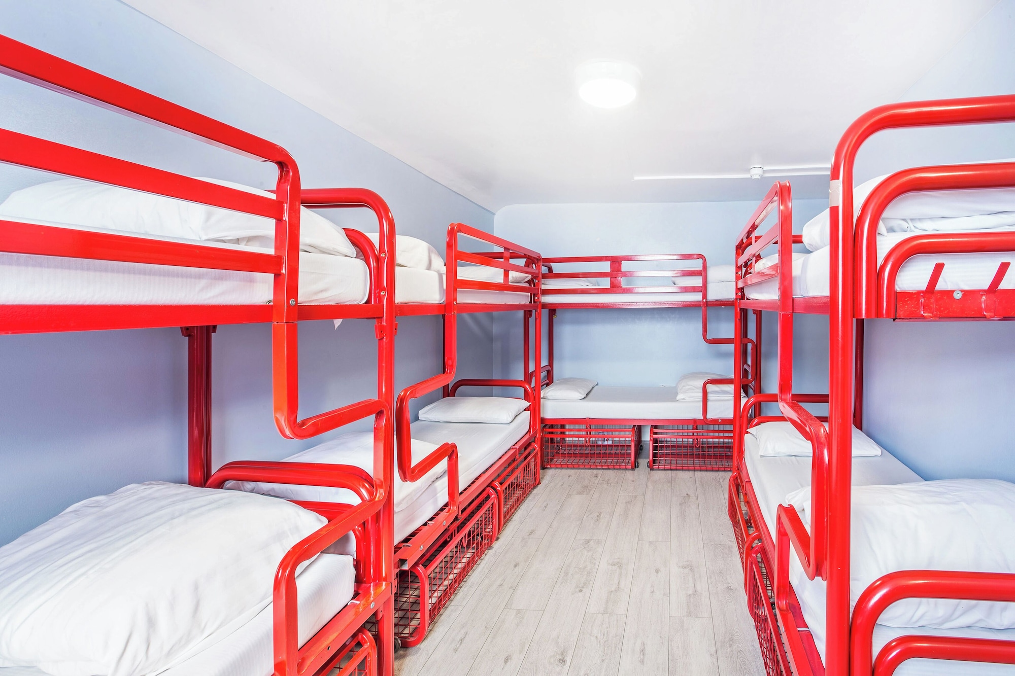 FEMALE DORM, 10 BEDS, SHARED BATHROOM, LOW FLOOR