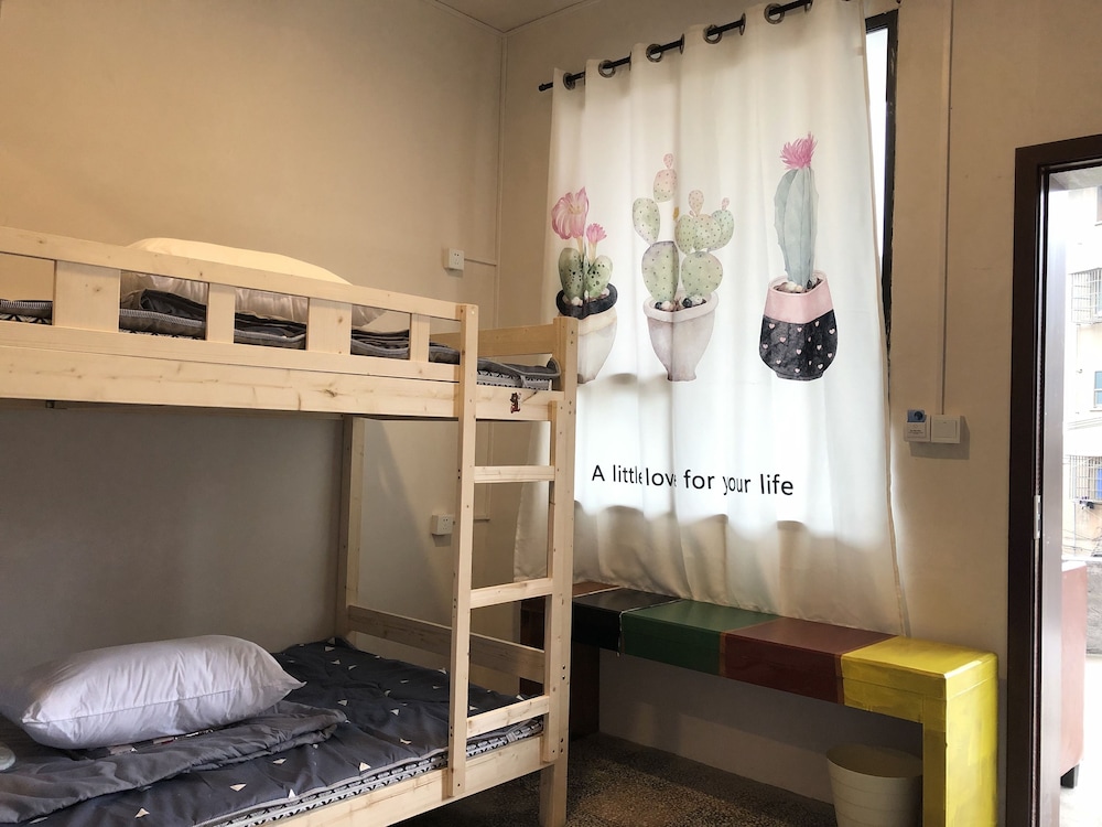 MALE DORM, 4 BEDS