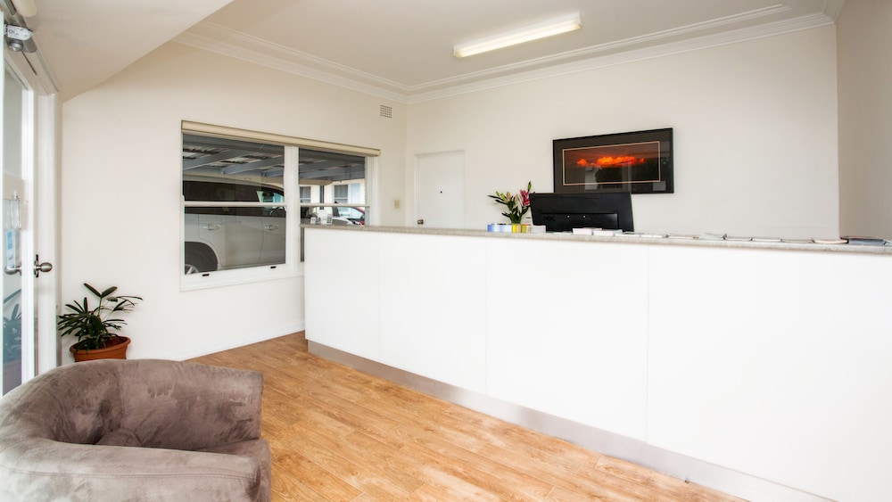 COWRA MOTOR INN 11/65