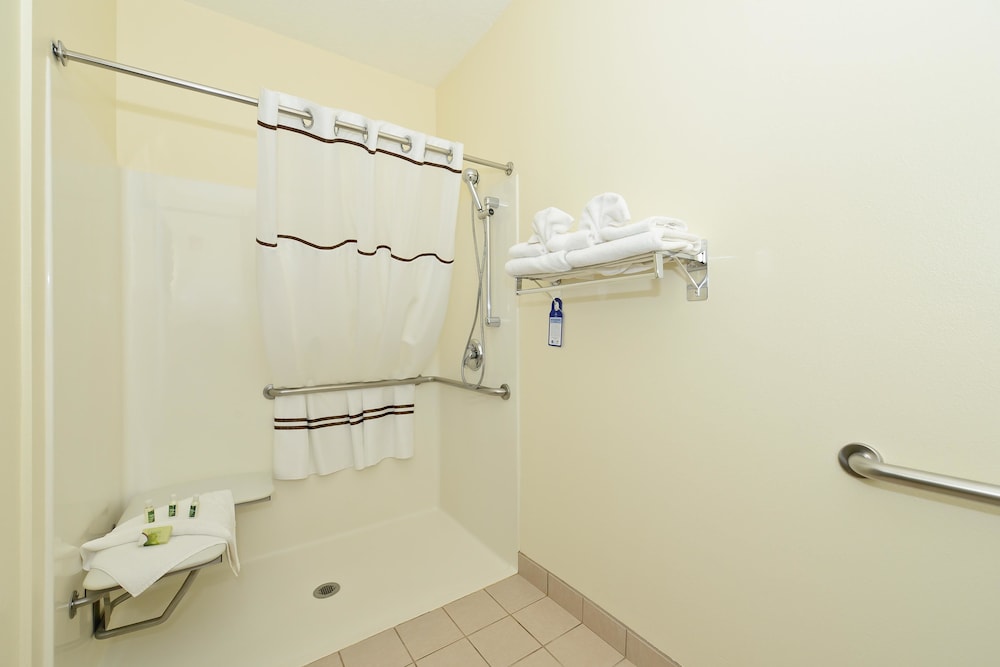 Best Western Plus Park Place Inn & Suites 20/76