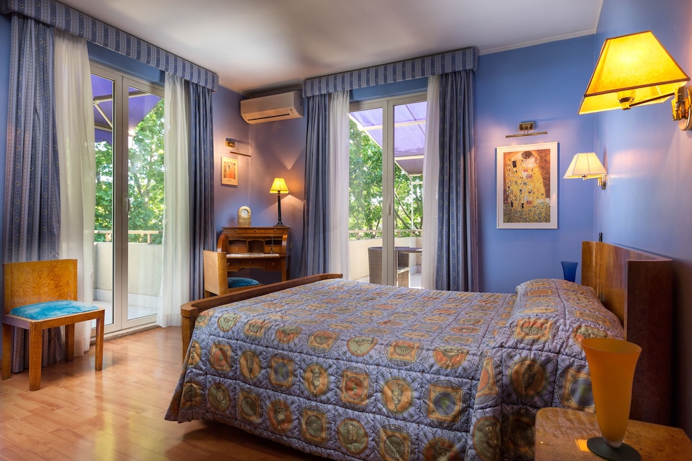 SUPERIOR, DOUBLE OR TWIN BED