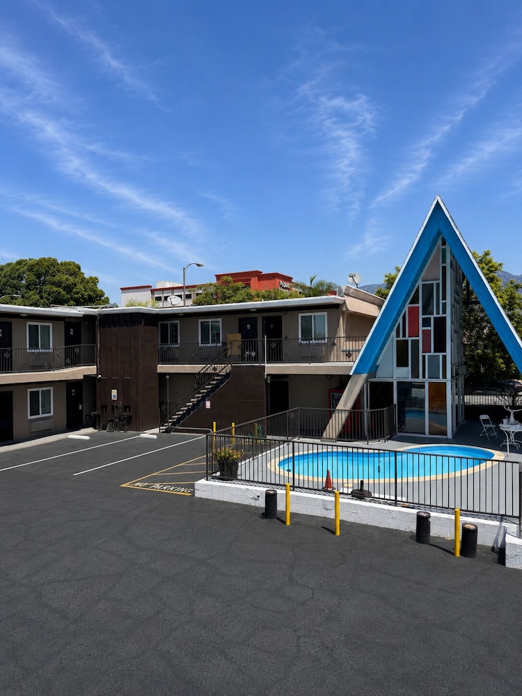 La Casa Inn, Pasadena 45/60