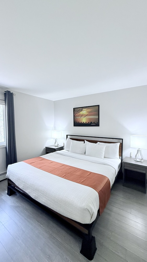 Amber Hotel 10/49