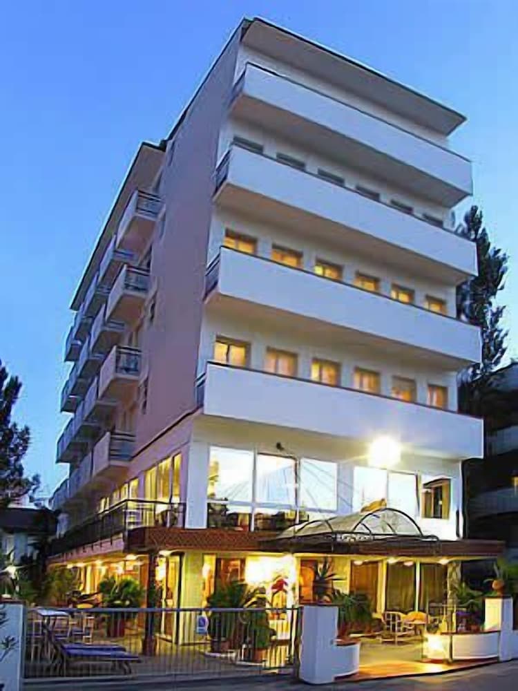 Hotel Montecarlo 1/50