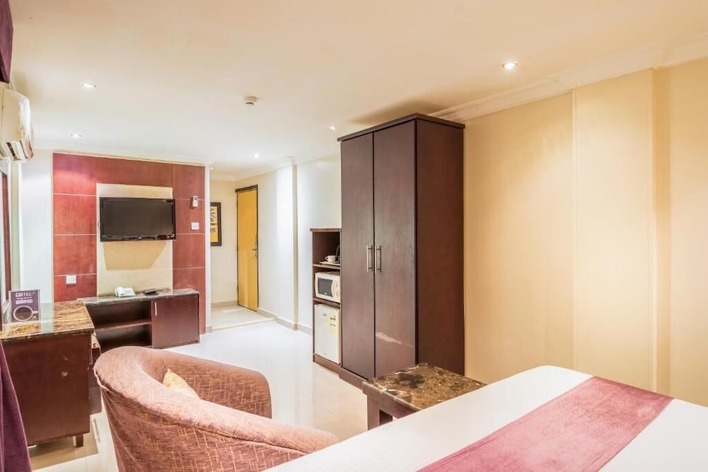2 Bedrooms, Apartment, King and Twin Beds