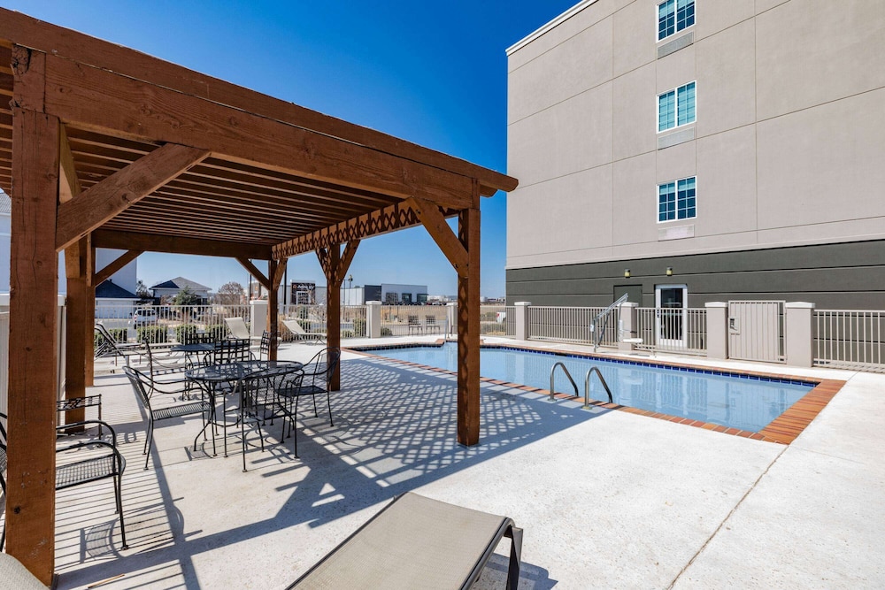 Hawthorn Extended Stay by Wyndham Ardmore 8/22