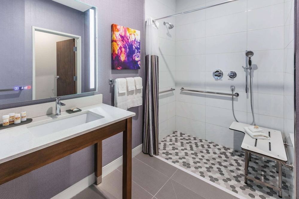 La Quinta Inn And Suites By Wyndham Lewisville 47/50
