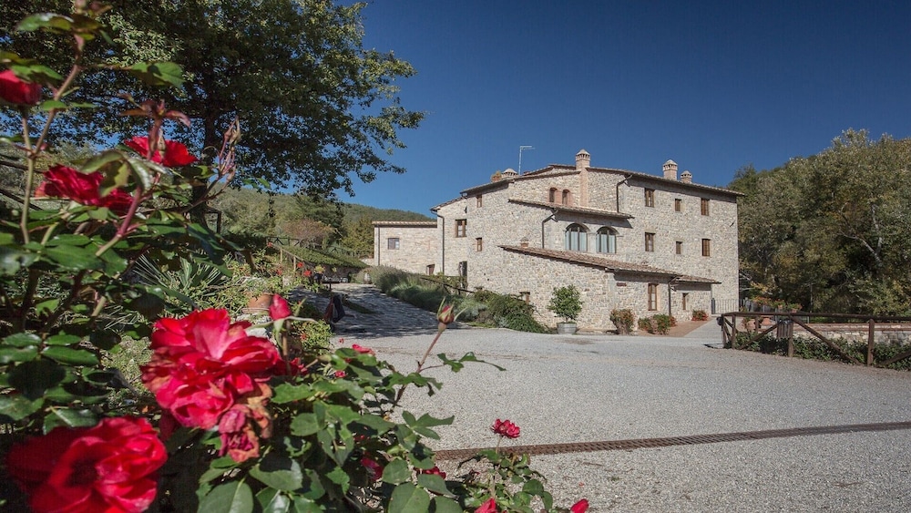 LE POZZE DI LECCHI HOTEL 28/31