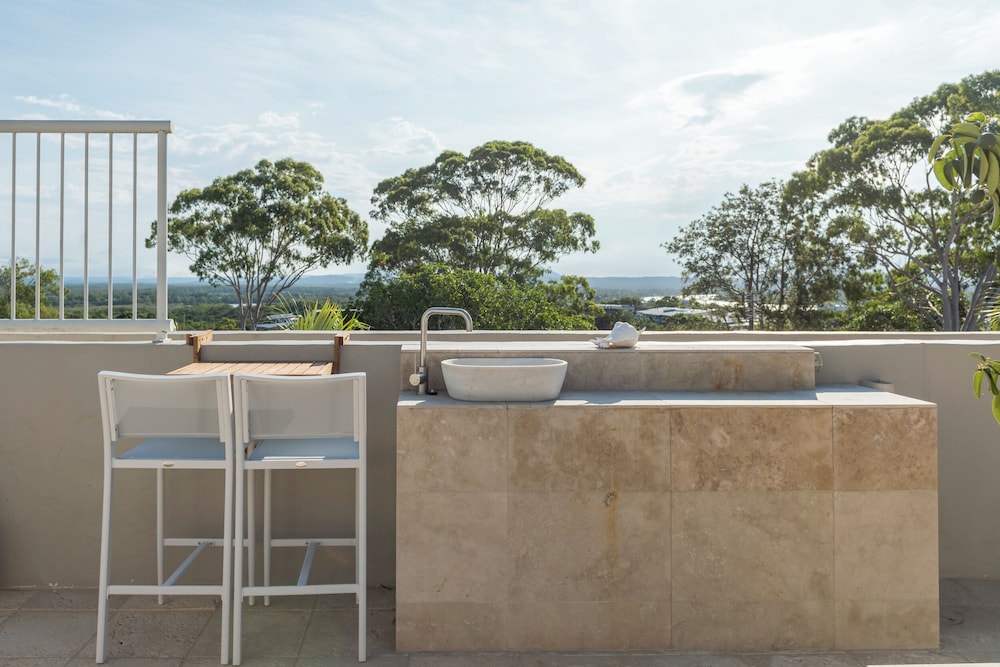 NOOSA BLUE RESORT 9/76